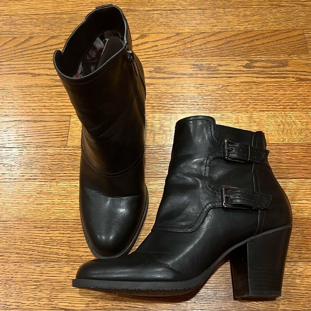 UC Bandolino Double Buckle Ankle Boot 3 in heel, women’s size 10M
